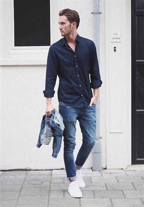 what jeans go with navy blue shirt